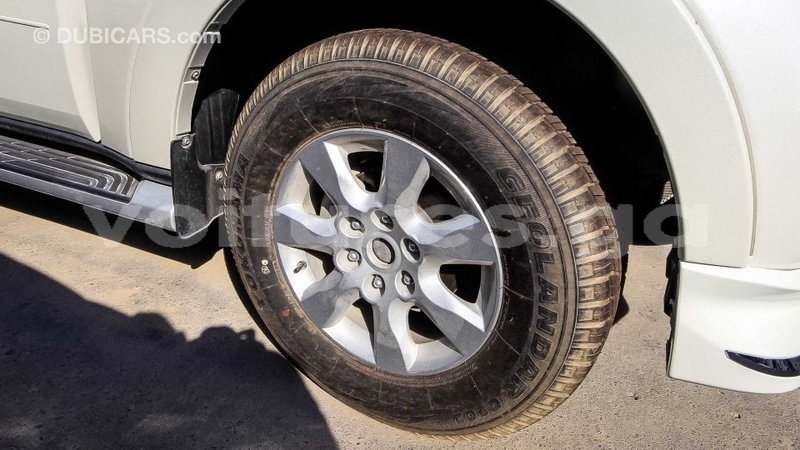 Big with watermark mitsubishi pajero estuaire import dubai 4782