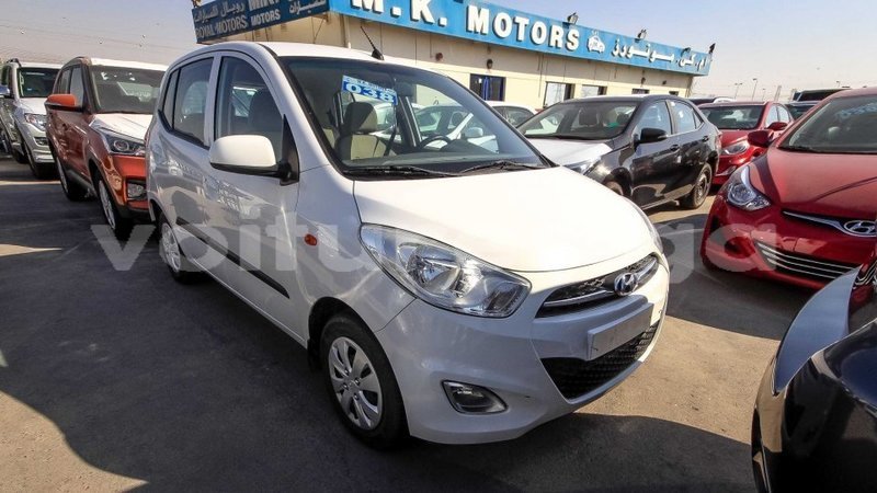 Big with watermark hyundai i10 estuaire import dubai 4783