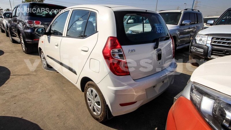 Big with watermark hyundai i10 estuaire import dubai 4783