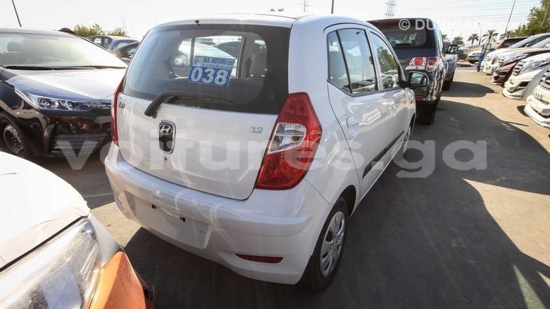 Big with watermark hyundai i10 estuaire import dubai 4783