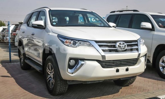 Acheter Import Voiture Toyota Fortuner Blanc à Import - Dubai, Estuaire Acheter Import Voiture Toyota Fortuner Blanc à Import - Dubai, Estuaire