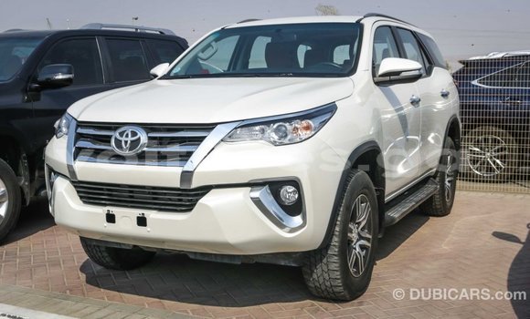 Acheter Import Voiture Toyota Fortuner Blanc à Import - Dubai, Estuaire Acheter Import Voiture Toyota Fortuner Blanc à Import - Dubai, Estuaire