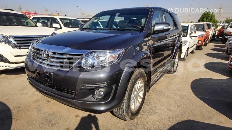 Big with watermark toyota fortuner estuaire import dubai 4797