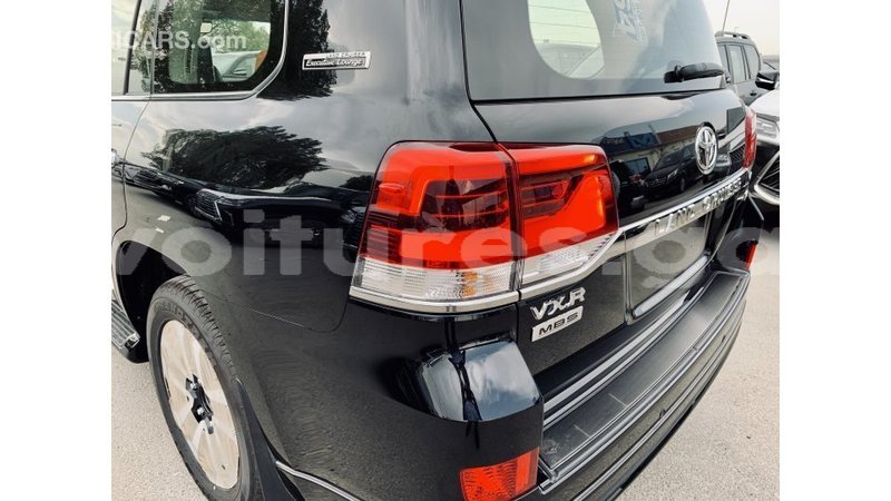 Big with watermark toyota land cruiser estuaire import dubai 4799