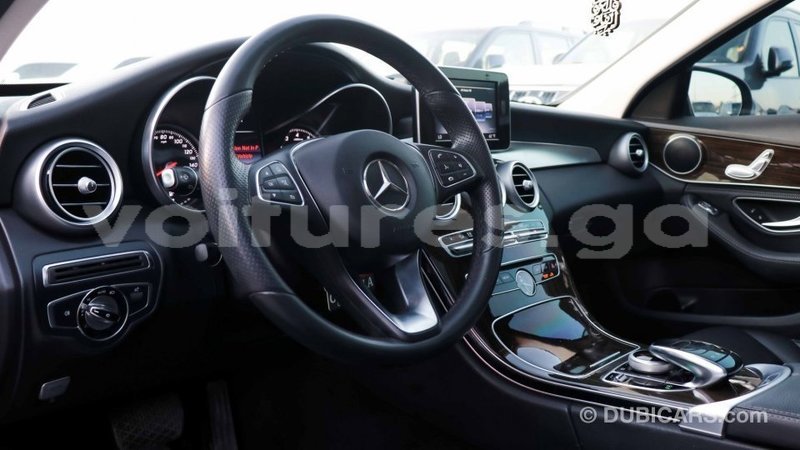 Big with watermark mercedes benz 190 estuaire import dubai 4804