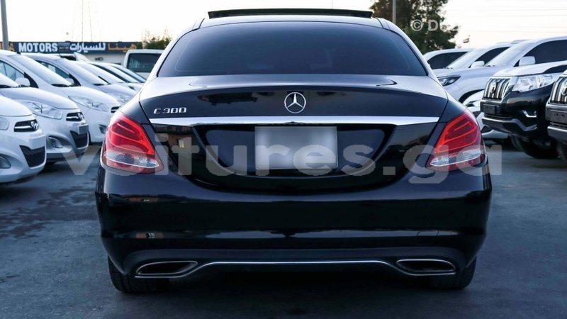 Big with watermark mercedes benz 190 estuaire import dubai 4804