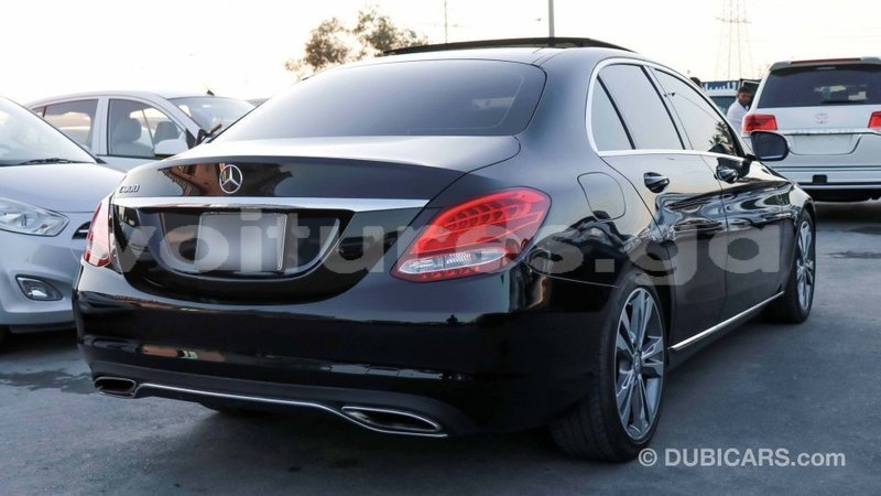 Big with watermark mercedes benz 190 estuaire import dubai 4804