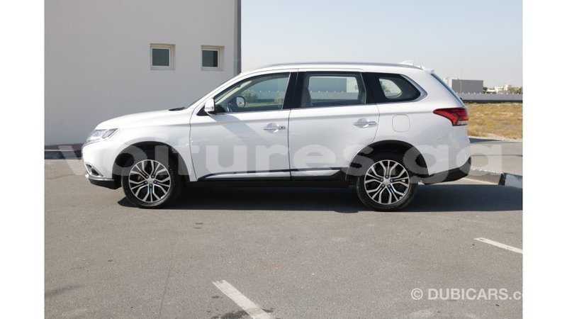 Big with watermark mitsubishi outlander estuaire import dubai 4809