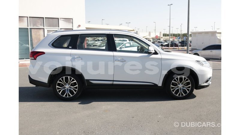 Big with watermark mitsubishi outlander estuaire import dubai 4809