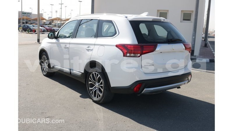 Big with watermark mitsubishi outlander estuaire import dubai 4809