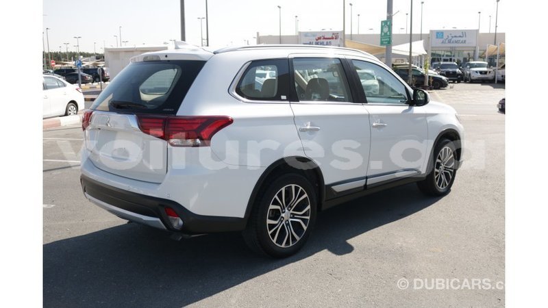 Big with watermark mitsubishi outlander estuaire import dubai 4809