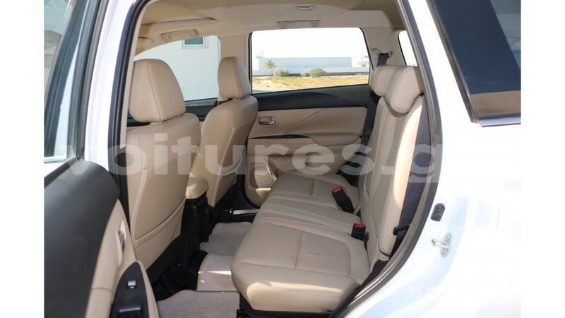 Big with watermark mitsubishi outlander estuaire import dubai 4809