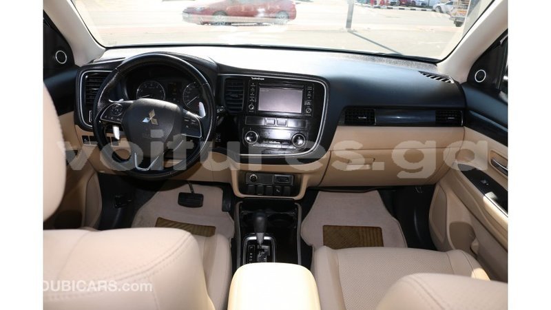 Big with watermark mitsubishi outlander estuaire import dubai 4809