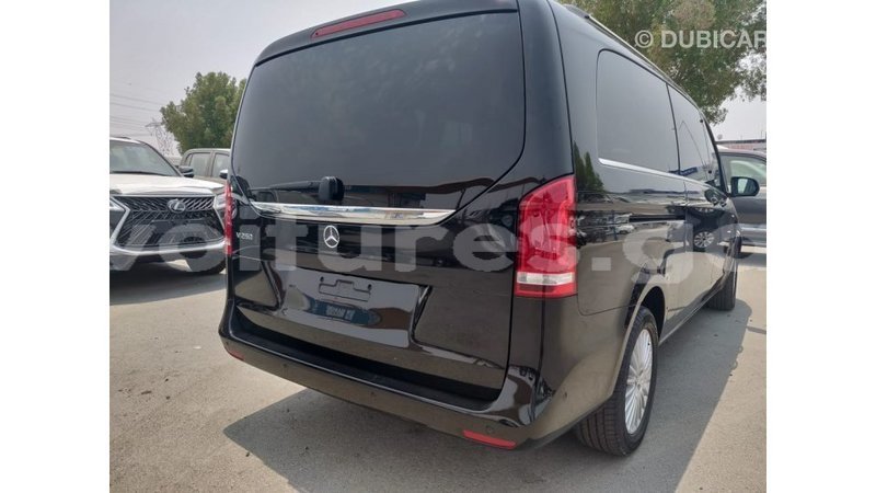 Big with watermark mercedes benz 250 estuaire import dubai 4812