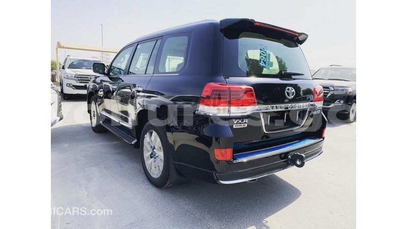 Big with watermark toyota land cruiser estuaire import dubai 4813