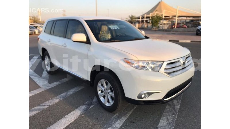 Big with watermark toyota highlander estuaire import dubai 4814