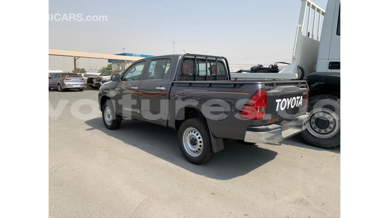 Big with watermark toyota hilux estuaire import dubai 4819