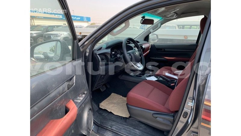 Big with watermark toyota hilux estuaire import dubai 4819