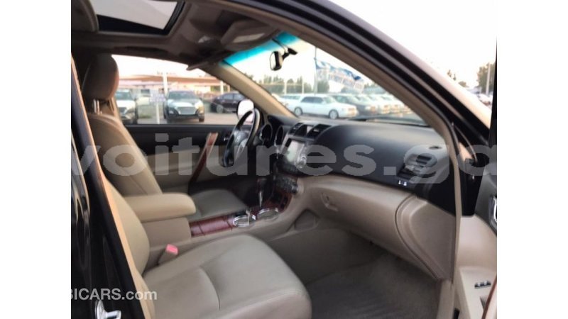 Big with watermark toyota highlander estuaire import dubai 4826