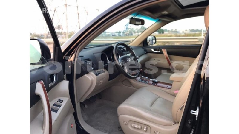 Big with watermark toyota highlander estuaire import dubai 4826