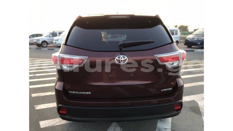 Big with watermark toyota highlander estuaire import dubai 4827