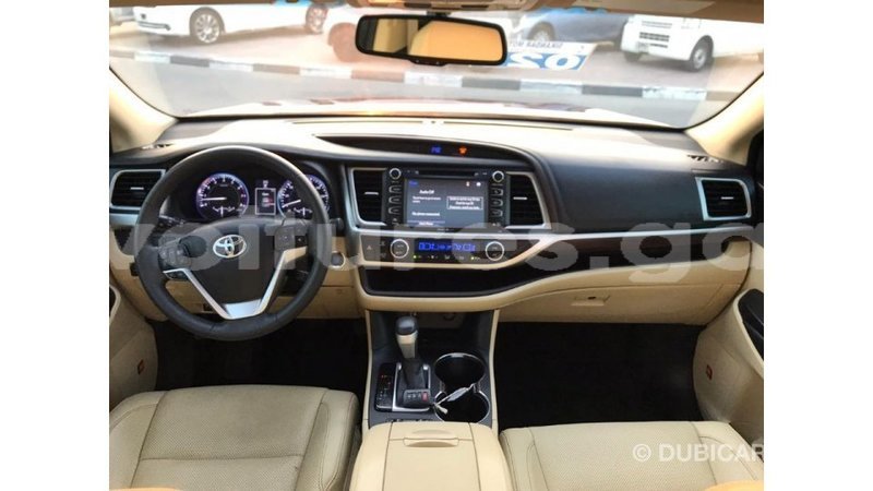 Big with watermark toyota highlander estuaire import dubai 4827