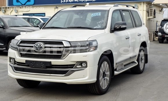 Acheter Import Voiture Toyota Land Cruiser Blanc à Import - Dubai, Estuaire Acheter Import Voiture Toyota Land Cruiser Blanc à Import - Dubai, Estuaire