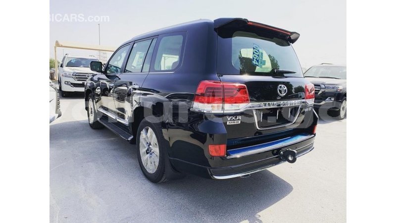 Big with watermark toyota land cruiser estuaire import dubai 4835