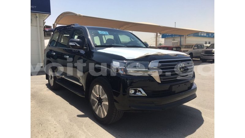 Big with watermark toyota land cruiser estuaire import dubai 4844