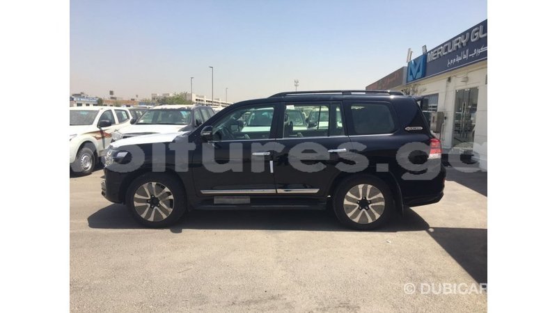 Big with watermark toyota land cruiser estuaire import dubai 4844