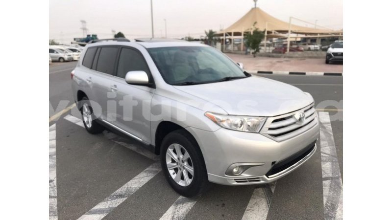 Big with watermark toyota highlander estuaire import dubai 4857