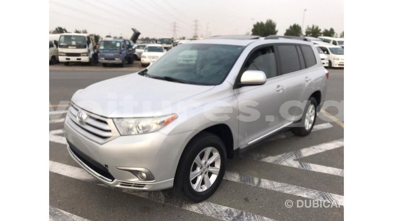 Big with watermark toyota highlander estuaire import dubai 4857