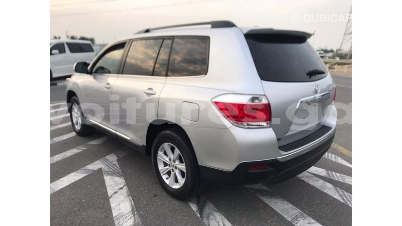 Big with watermark toyota highlander estuaire import dubai 4857