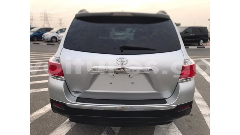 Big with watermark toyota highlander estuaire import dubai 4857