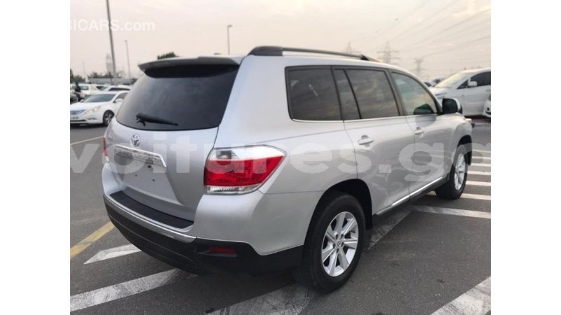 Big with watermark toyota highlander estuaire import dubai 4857