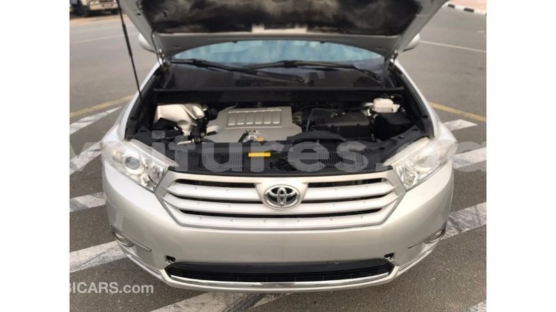 Big with watermark toyota highlander estuaire import dubai 4857