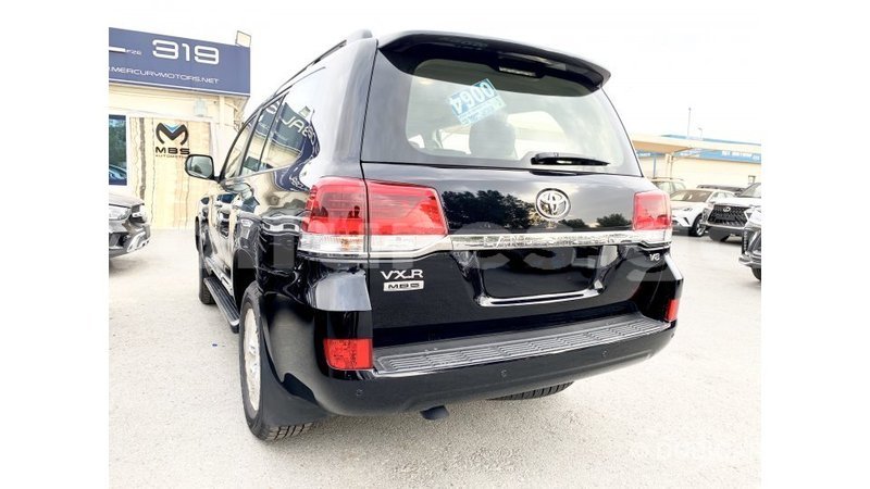 Big with watermark toyota land cruiser estuaire import dubai 4858