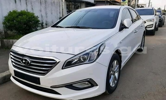 Sayi Na hannu Hyundai Sonata White Mota in Libreville a estuary Sayi Na hannu Hyundai Sonata White Mota in Libreville a estuary