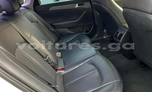 Sayi Na hannu Hyundai Sonata White Mota in Libreville a estuary Sayi Na hannu Hyundai Sonata White Mota in Libreville a estuary