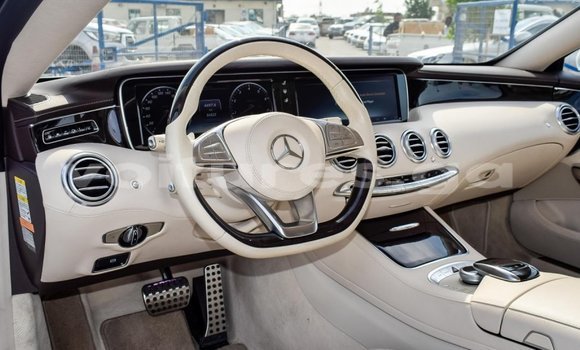 Sayi Na hannu Mercedes-Benz S–Class White Mota in Libreville a estuary Sayi Na hannu Mercedes-Benz S–Class White Mota in Libreville a estuary