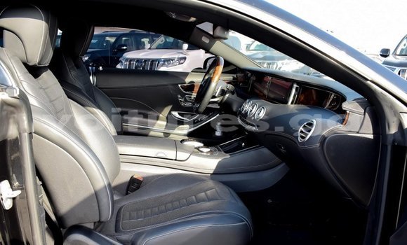 Sayi Na hannu Mercedes-Benz S–Class Black Mota in Libreville a estuary Sayi Na hannu Mercedes-Benz S–Class Black Mota in Libreville a estuary