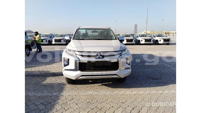 Big with watermark mitsubishi l200 estuaire import dubai 4864