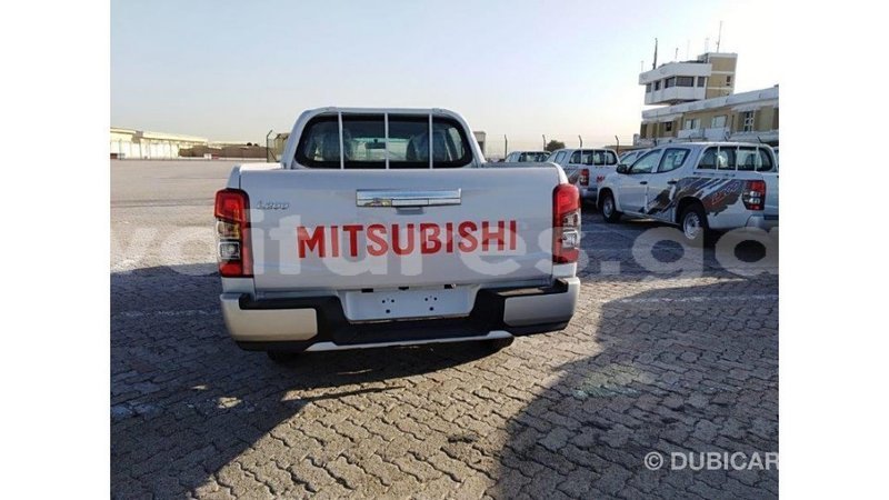 Big with watermark mitsubishi l200 estuaire import dubai 4864