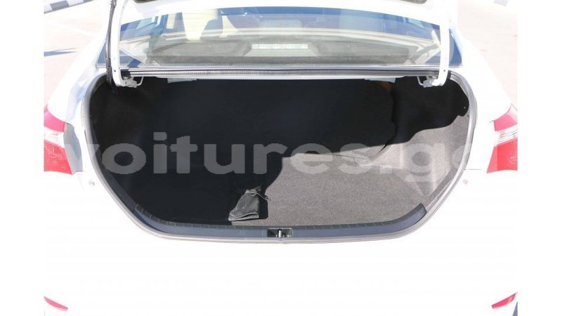 Big with watermark toyota corolla estuaire import dubai 4866