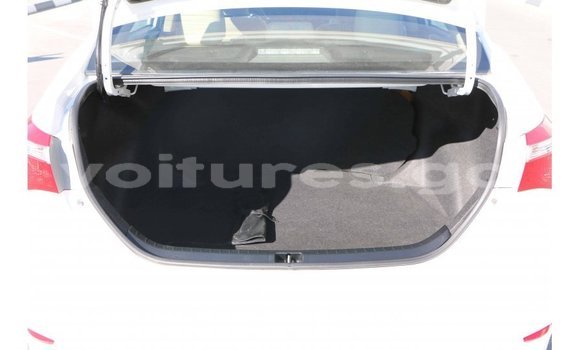 Acheter Import Voiture Toyota Corolla Blanc à Import - Dubai, Estuaire Acheter Import Voiture Toyota Corolla Blanc à Import - Dubai, Estuaire