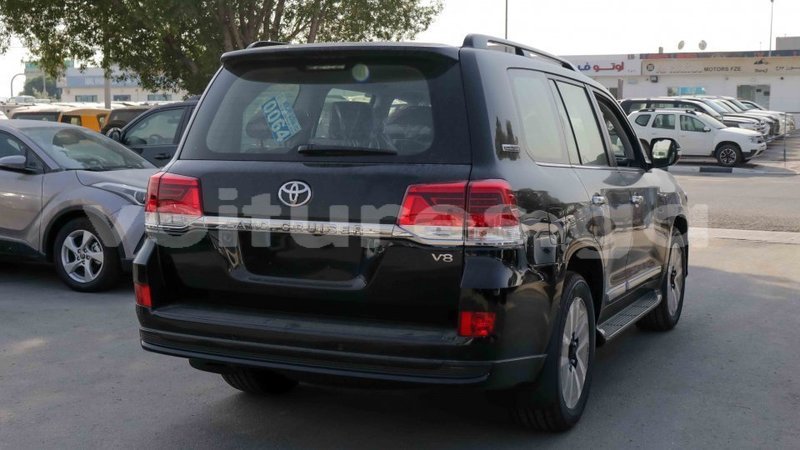 Big with watermark toyota land cruiser estuaire import dubai 4869