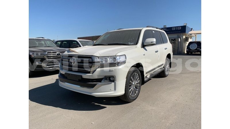 Big with watermark toyota land cruiser estuaire import dubai 4873