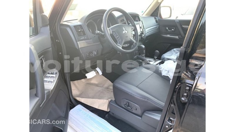 Big with watermark mitsubishi pajero estuaire import dubai 4880