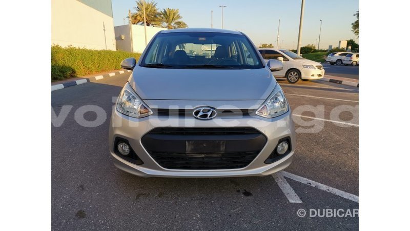 Big with watermark hyundai i10 estuaire import dubai 4882