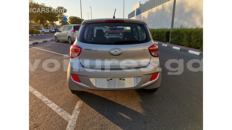 Big with watermark hyundai i10 estuaire import dubai 4882